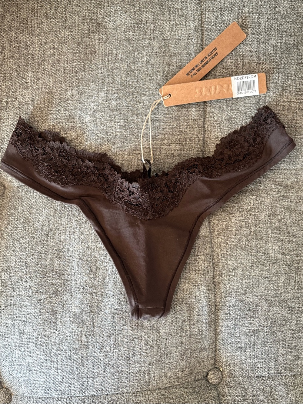 SKIMS Fits Everybody Lace Dipped Brown Thong in Espresso XXS Limited Edition NWT
